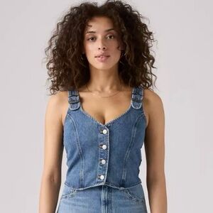 NWT Levi's Women’s Charlie Cropped Jean Denim Top
Size: L